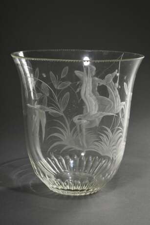 8 Diverse Teile Midcentury Glas mit fein geschliffenen Dekorationen: 6 Cognac Schwenker mit Sternzeichen "Schütze, Fische, Zwilling, Löwe, Krebs und Wassermann" (H. 11,8cm), Vase "Schützin" (H. 18,9cm… - фото 4