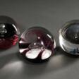 3 Diverse Peter Holmes Selkirk Glass Paperweights: &quot;Sanctury&quot; (21/350, 1981, Ø ca. 5cm), &quot;Olympus&quot; (64/350, 1981,Ø ca. 4,5cm) und &quot;Saturn&quot; (252/350, 1982, Ø ca. 4,2cm), am Boden sign./bez. u… - Now at the auction