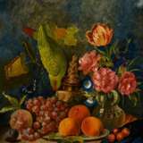 Unbekannter Künstler des 19.Jh. "Obst- und Blumenstillleben mit Elfenbein Humpen, Glasvase und Papagei", Öl/Leinwand doubliert, u.r. undeutl. sign., 46x58cm (m.R. 69x56,5cm), rest. - Foto 1