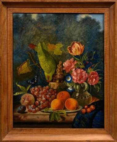 Unbekannter Künstler des 19.Jh. "Obst- und Blumenstillleben mit Elfenbein Humpen, Glasvase und Papagei", Öl/Leinwand doubliert, u.r. undeutl. sign., 46x58cm (m.R. 69x56,5cm), rest. - Foto 2