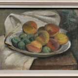 Maetzel-Johannsen, Dorothea (1886-1930) „Früchtestillleben mit Obstschale und Tuch“, Öl/Leinwand (Rupfen) auf Malkarton kaschiert, u.r. monogr., verso Nachlassstempel mit WVZ Nr. 126 und Stempel "Galerie Herold/Hamb… - photo 2