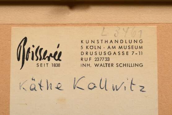 Kollwitz, Käthe (1867-1945) "Selbstbildnis" 1912, Radierung, u.r. Trockenstempel "Muenchen-22", verso Klebeetikett "Galerie Boisserée/ Köln", PM 14,2x10cm (m.R. 36,7x27,7cm) - photo 3