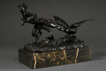 Seifert, Victor Heinrich (1870-1953) &quot;Der Gänsedieb&quot;, Bronze, patiniert, auf naturalistischer Plinthe sign., auf Marmorsockel, ca. 23,5x36x25cm (ohne Sockel), Sockel best., leicht berieben