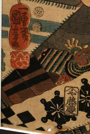 3 Kuniyoshi (1798-1861) "Die letzte Schlacht der Kusunoki", Farbholzschnitte, Triptychon, sign. Ichiyûsai Kuniyoshi ga mit Yoshi-Kiri-Siegel, Verleger Fujiokaya, im Passepartout montiert, BM je ca. 37,5x25,5cm … - Foto 7