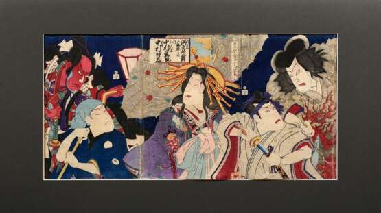 3 Kunichika (1835-1900) "Kabukiszene", Farbholzschnitte, Triptychon, sign. Toyohara Kunichika hitsu, Kabukischauspieler Nakamura Nakazô, Nakamura Shinkan, Verleger Shimizuya Naôjiro, im Passepartout montiert, j… - Foto 2