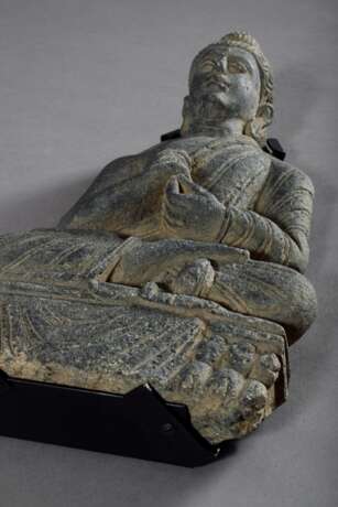 Steinrelief "Buddha" im Gandhara Stil, auf Metallhalterung montiert, H. 36cm, Kanten etwas bestoßen, Provenienz: Norddeutsche Privatsammlung - photo 6