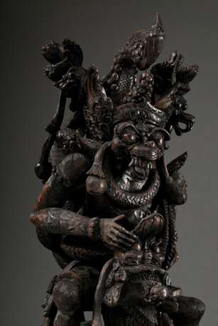 Hinduistische Göttergruppe "Hanuman, Garuda, Kurma und Nagas", meisterhaft detailreiche Schnitzarbeit, Bali um 1900, Holz geschnitzt, 67,5x30x26cm, defekt - photo 4