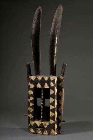 Walu Antilopen Maske der Dogon, geschwärztes Holz mit weißer geometrischer Bemalung, Mali 20.Jh., H. 65,5cm, Provenienz: Hamburger Sammlung KPS - photo 1