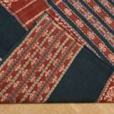 2 Diverse Ikat Webereien, Indonesien, 170x113cm/270x107cm mit Fransen, Altersspuren - photo 6