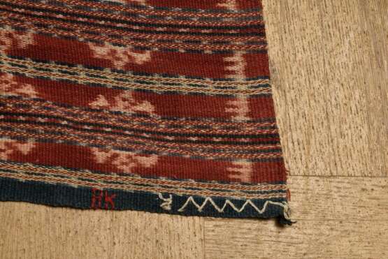 2 Diverse Ikat Webereien, Indonesien, 170x113cm/270x107cm mit Fransen, Altersspuren - photo 7