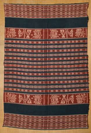 2 Diverse Ikat Webereien, Indonesien, 170x113cm/270x107cm mit Fransen, Altersspuren - photo 13