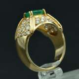 Yellow gold ring with 48 diamonds and 1 natural emerald Gold Other style 21th century - photo 5