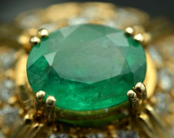 Yellow gold ring with 48 diamonds and 1 natural emerald Gold Other style 21th century - photo 8