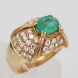 Yellow gold ring with 48 diamonds and 1 natural emerald Gold Other style 21th century - photo 9