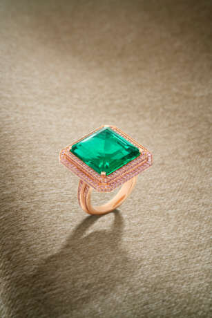 RARE EMERALD AND COLOURED DIAMOND RING - Foto 2