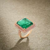 RARE EMERALD AND COLOURED DIAMOND RING - Foto 2