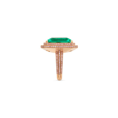 RARE EMERALD AND COLOURED DIAMOND RING - Foto 4