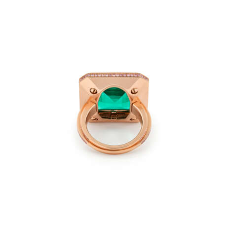 RARE EMERALD AND COLOURED DIAMOND RING - Foto 6