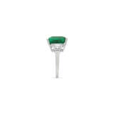 EMERALD AND DIAMOND RING - фото 4