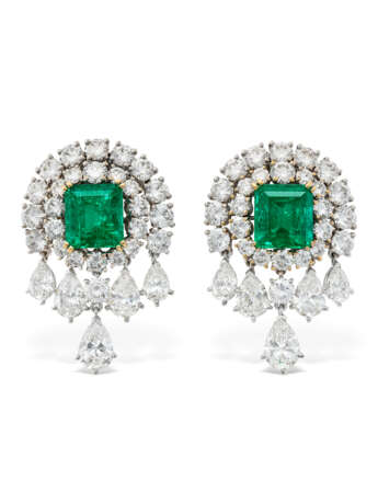 VAN CLEEF & ARPELS EMERALD AND DIAMOND `MANSAR` EARRINGS - photo 1