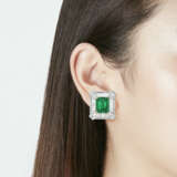 EMERALD AND DIAMOND EARRINGS - photo 3