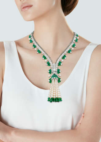 VAN CLEEF & ARPELS EMERALD, CULTURED PEARL AND DIAMOND `ZIP` NECKLACE - фото 3