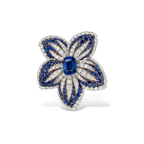 VAN CLEEF & ARPELS SAPPHIRE AND DIAMOND `&#201;TOILE DU NORD` CLIP-BROOCH - фото 1