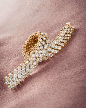 VAN CLEEF & ARPELS DIAMOND `CHEVAL` BRACELET - photo 2