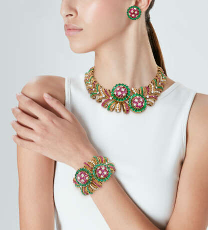 SET OF MULTI-GEM JEWELLERY WITH AN ASSOCIATED PAIR OF EARRINGS - фото 2