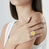 COLOURED DIAMOND AND DIAMOND RING - photo 3