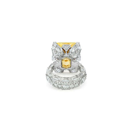 COLOURED DIAMOND AND DIAMOND RING - photo 7