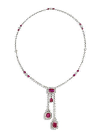 CARTIER EARLY 20TH CENTURY RUBY AND DIAMOND `LAVALLI&#200;RE` NECKLACE - Foto 1