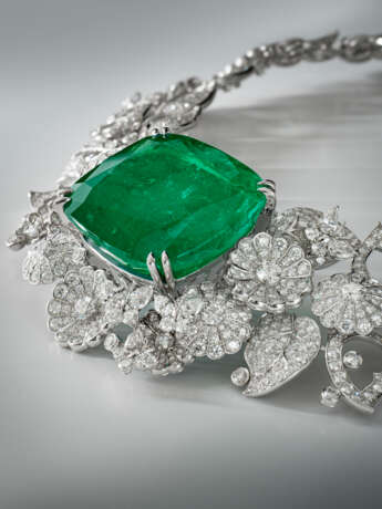 EMERALD AND DIAMOND NECKLACE MOUNTED BY VAN CLEEF & ARPELS - фото 2