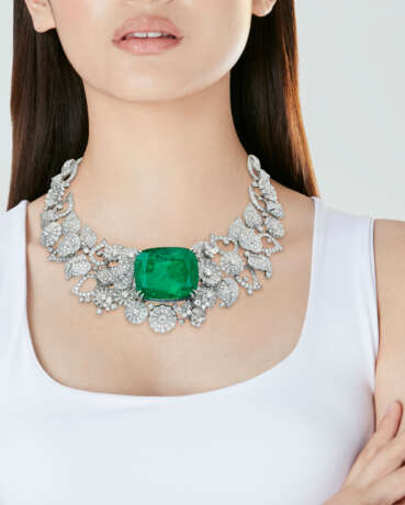 EMERALD AND DIAMOND NECKLACE MOUNTED BY VAN CLEEF & ARPELS - фото 3