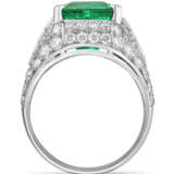 BULGARI EMERALD AND DIAMOND `TROMBINO` RING - фото 5