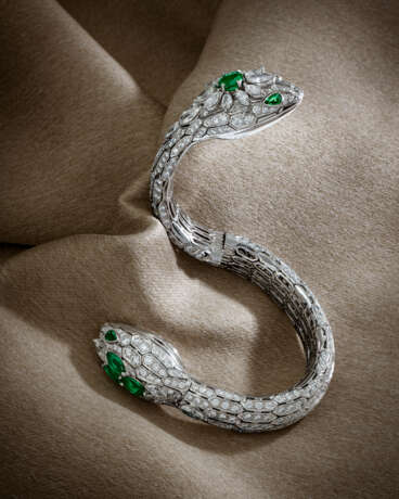 BULGARI DIAMOND AND EMERALD `SERPENTI` BRACELET-WATCH - фото 2