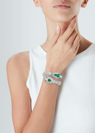 BULGARI DIAMOND AND EMERALD `SERPENTI` BRACELET-WATCH - фото 4