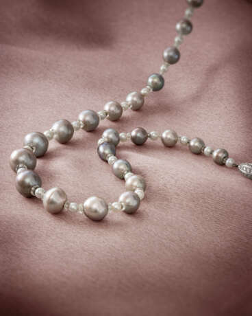 VAN CLEEF & ARPELS MID-20TH CENTURY NATURAL PEARL NECKLACE - Foto 2