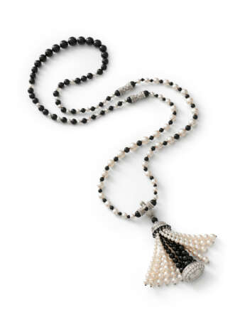 VAN CLEEF & ARPELS MOTHER-OF-PEARL, ONYX, CULTURED PEARL AND DIAMOND SAUTOIR WITH PENDANT-WATCH - photo 1