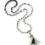 VAN CLEEF & ARPELS MOTHER-OF-PEARL, ONYX, CULTURED PEARL AND DIAMOND SAUTOIR WITH PENDANT-WATCH - photo 4