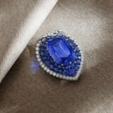 IMPRESSIVE CARTIER MID-20TH CENTURY SAPPHIRE, DIAMOND AND ENAMEL CLIP-BROOCH - фото 2