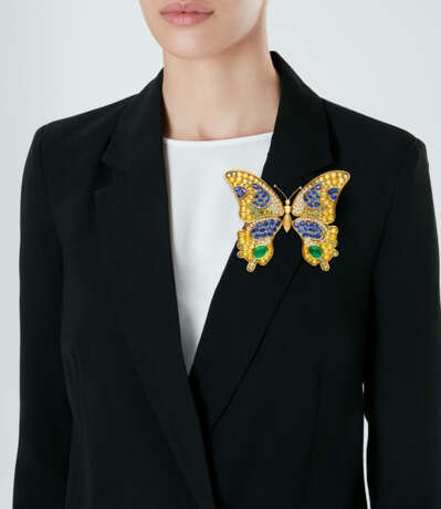 REN&#201; BOIVIN EMERALD, SAPPHIRE AND COLOURED SAPPHIRE `BUTTERFLY` BROOCH - Foto 4