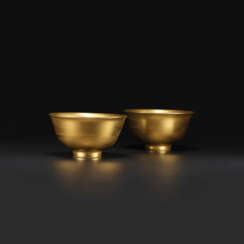 A VERY RARE PAIR OF GOLD ENAMELLED ‘LANDSCAPE’ BOWLS