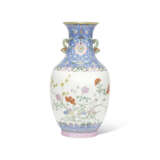 A FINE VIOLET-BLUE-GROUND FAMILLE ROSE `FLORAL` BALUSTER VASE - фото 1