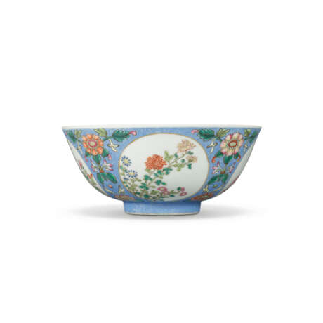 A FAMILLE ROSE BLUE-GROUND `FLORAL` MEDALLION BOWL - photo 1