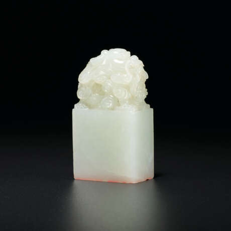 AN IMPERIAL WHITE JADE `XIANGYONG WUFU` SEAL - photo 1