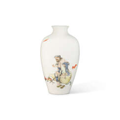 A FINE FAMILLE ROSE ‘LI TIEGUAI’ VASE