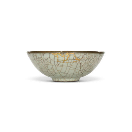 A VERY RARE LOBED GUAN BOWL - Foto 1