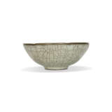 A VERY RARE LOBED GUAN BOWL - Foto 3