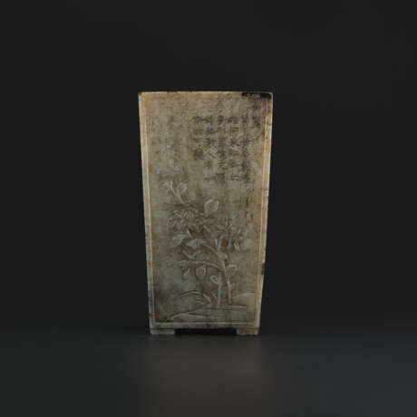 A RARE SMALL IMPERIALLY INSCRIBED MOTTLED GREY AND BLACK JADE SQUARE BRUSH POT - photo 3